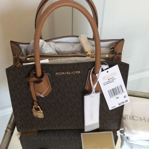 Michael Kors Handbags - 🌺Michael Kors Mercer new with tags